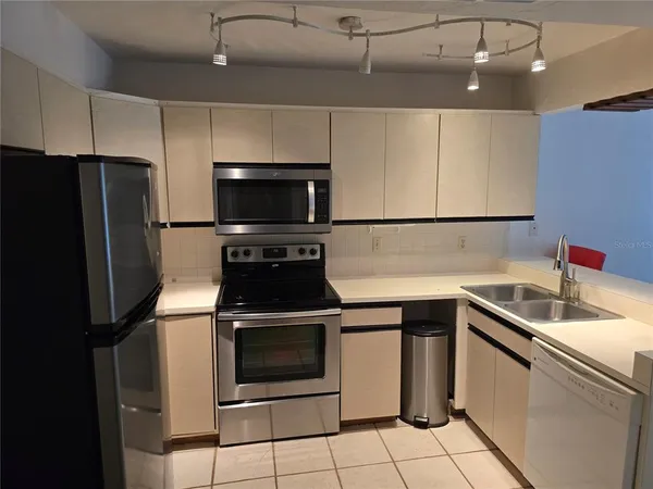 $1,400 | 1224 Southwest 16th Avenue, Unit F, Gainesville, FL 32601