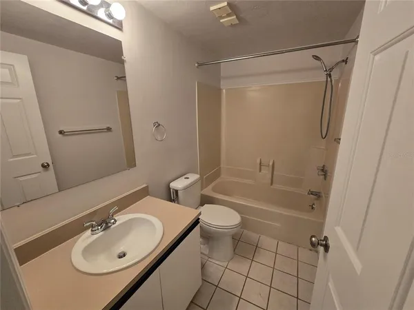 $1,400 | 1224 Southwest 16th Avenue, Unit F, Gainesville, FL 32601