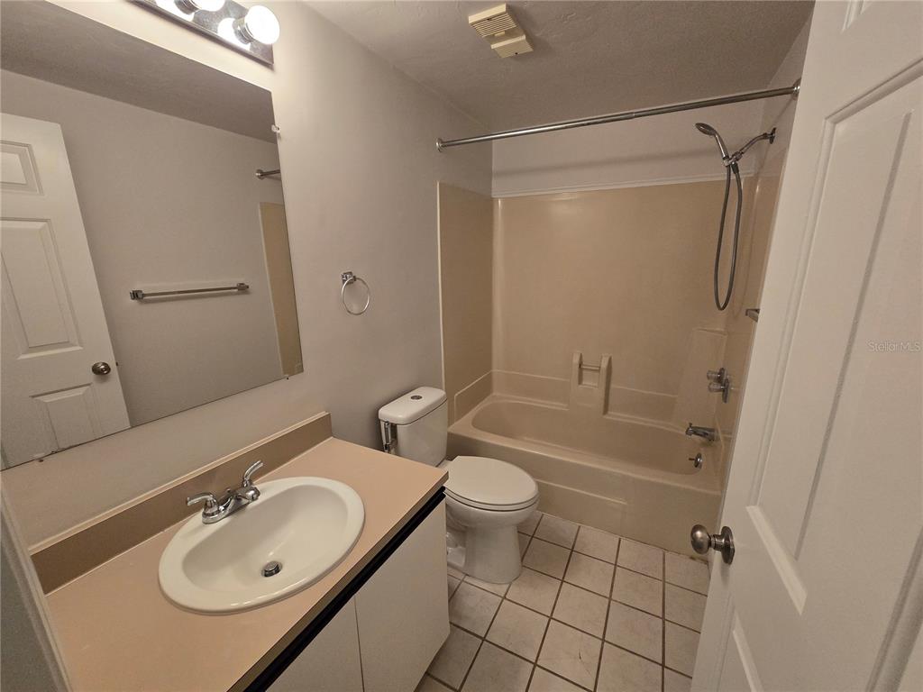 1224 Southwest 16th Avenue, Unit F Gainesville, FL 32601 - Photo 8 of 13