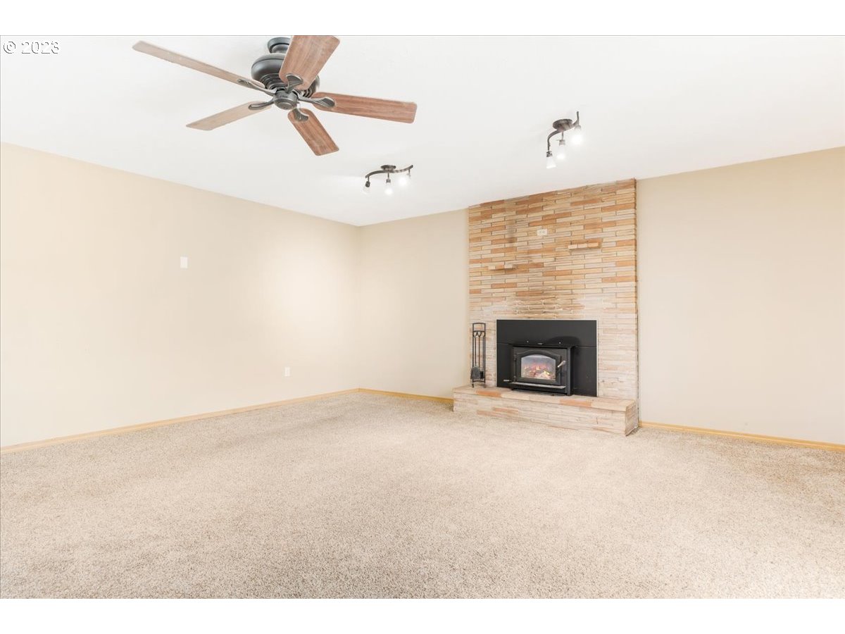 364 Insel Road Woodland, WA 98674 - Photo 11 of 29 Living Room