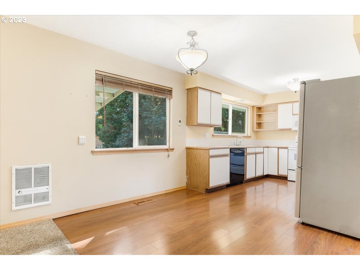 364 Insel Road Woodland, WA 98674 - Photo 12 of 29 Kitchen/Dining Room