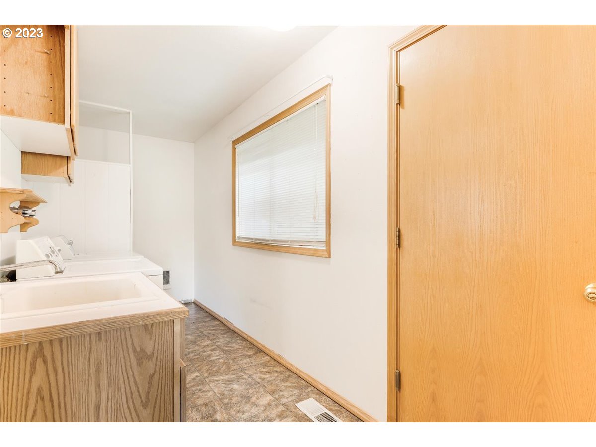 364 Insel Road Woodland, WA 98674 - Photo 24 of 29 Utility Room