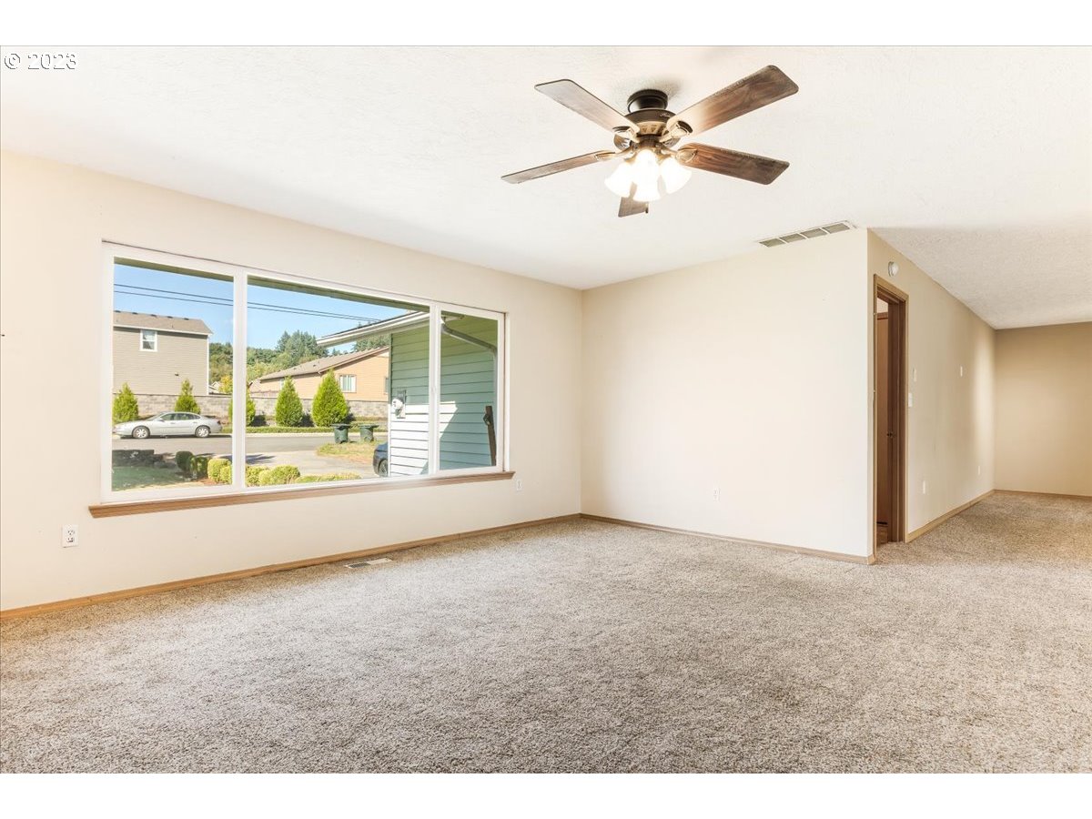364 Insel Road Woodland, WA 98674 - Photo 5 of 29 Family Room