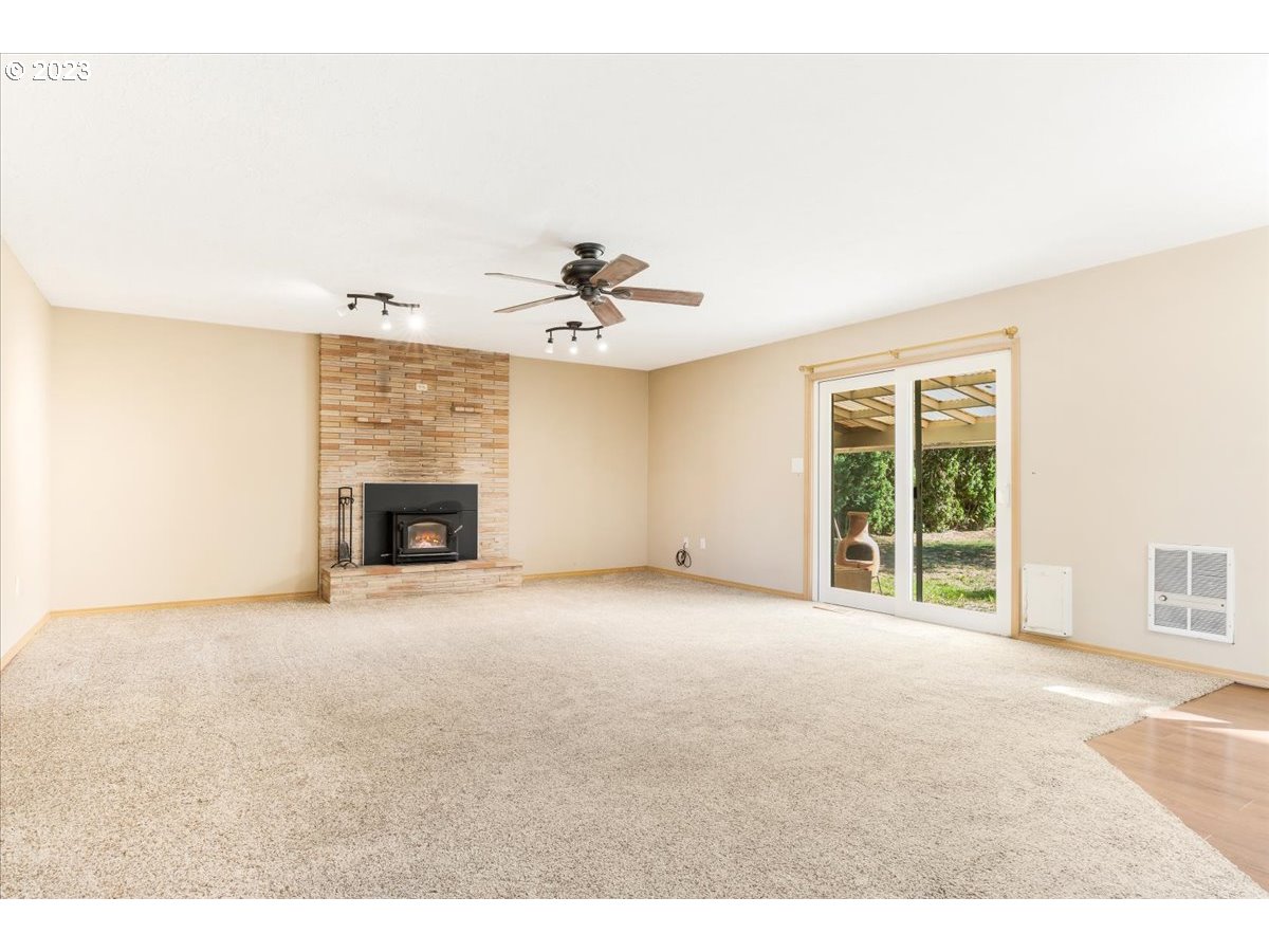 364 Insel Road Woodland, WA 98674 - Photo 8 of 29 Living Room