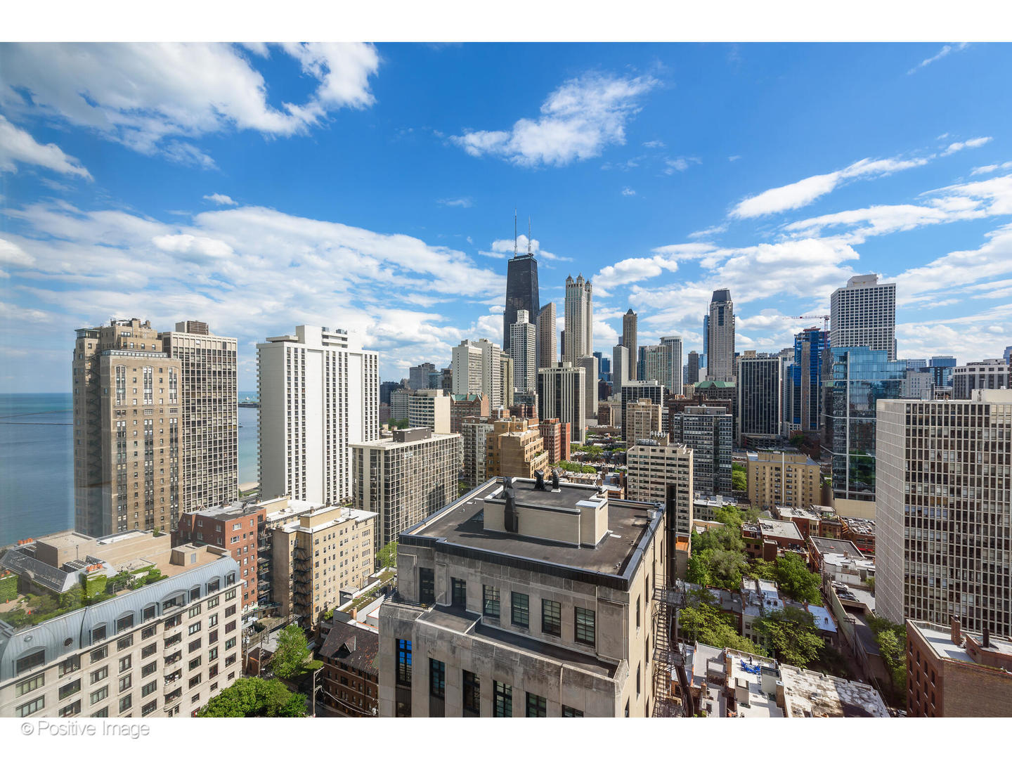 1300 North Astor Street, Unit 10D Chicago, IL 60610 - Photo 23 of 25 a view of a patio
