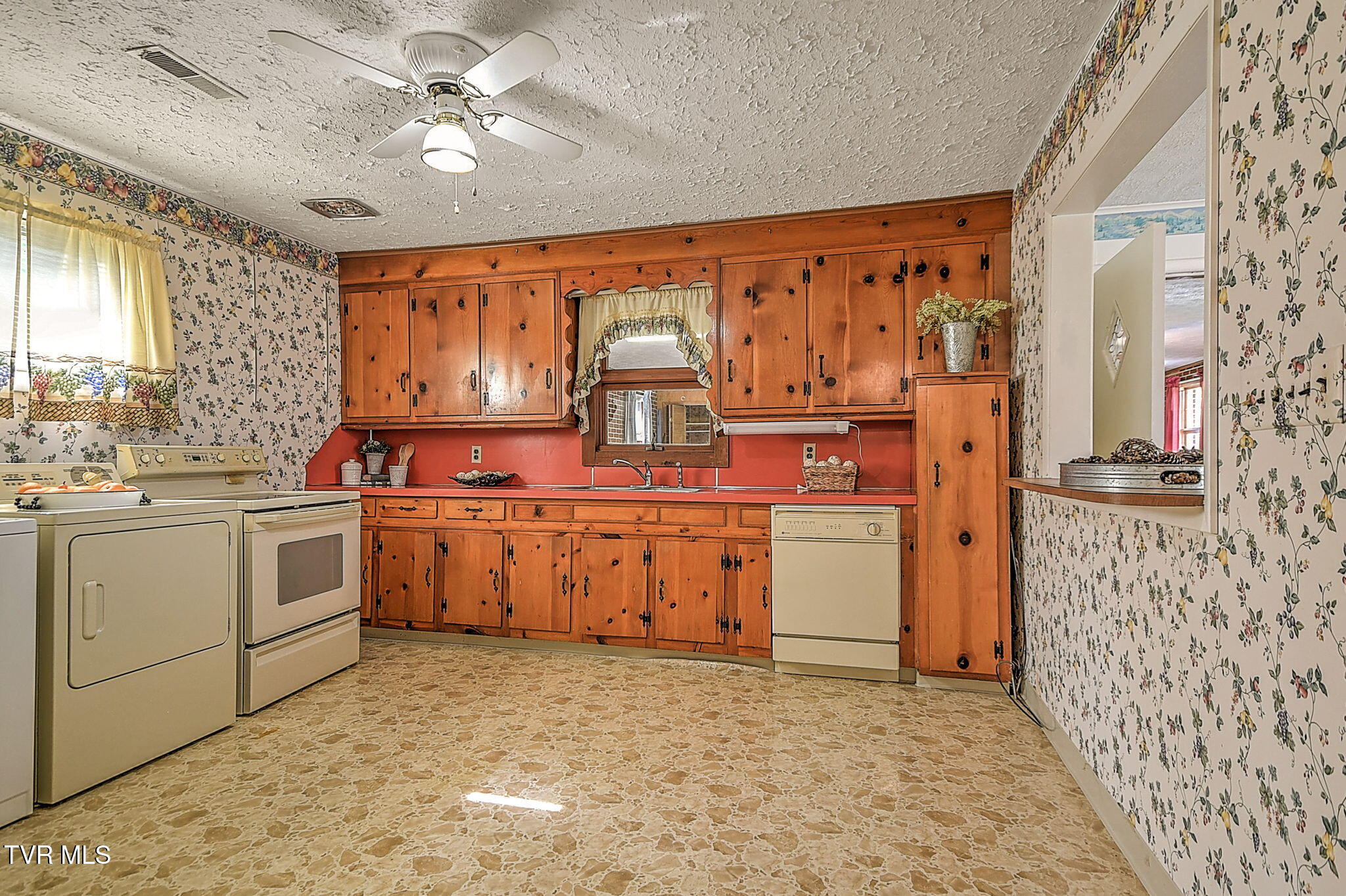 108 Broadview Street Kingsport, TN 37665 - Photo 15 of 35 18-web-or-mls-108 Broadview GUnit-19