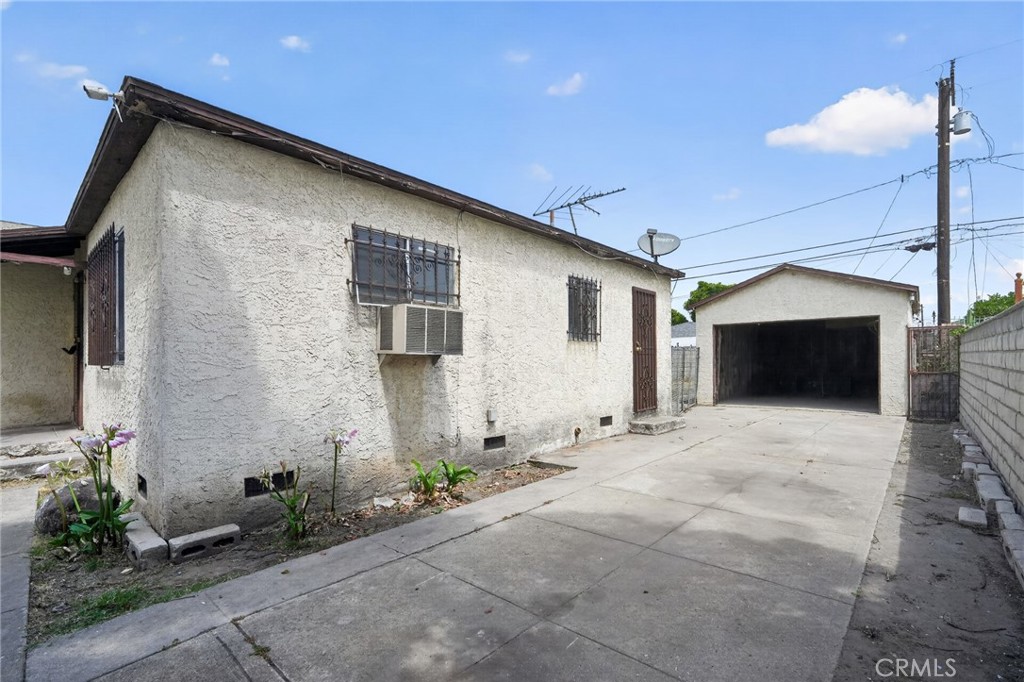 443 West Cedar Street Compton, CA 90220 - Photo 4 of 38
