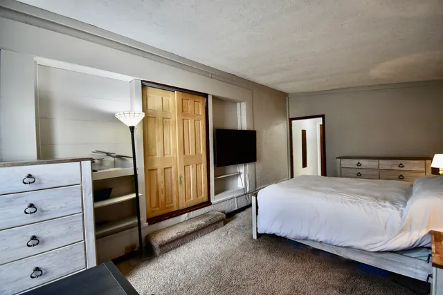 $199,900 | 203 South Denver Street, Bloomington, IL 61701