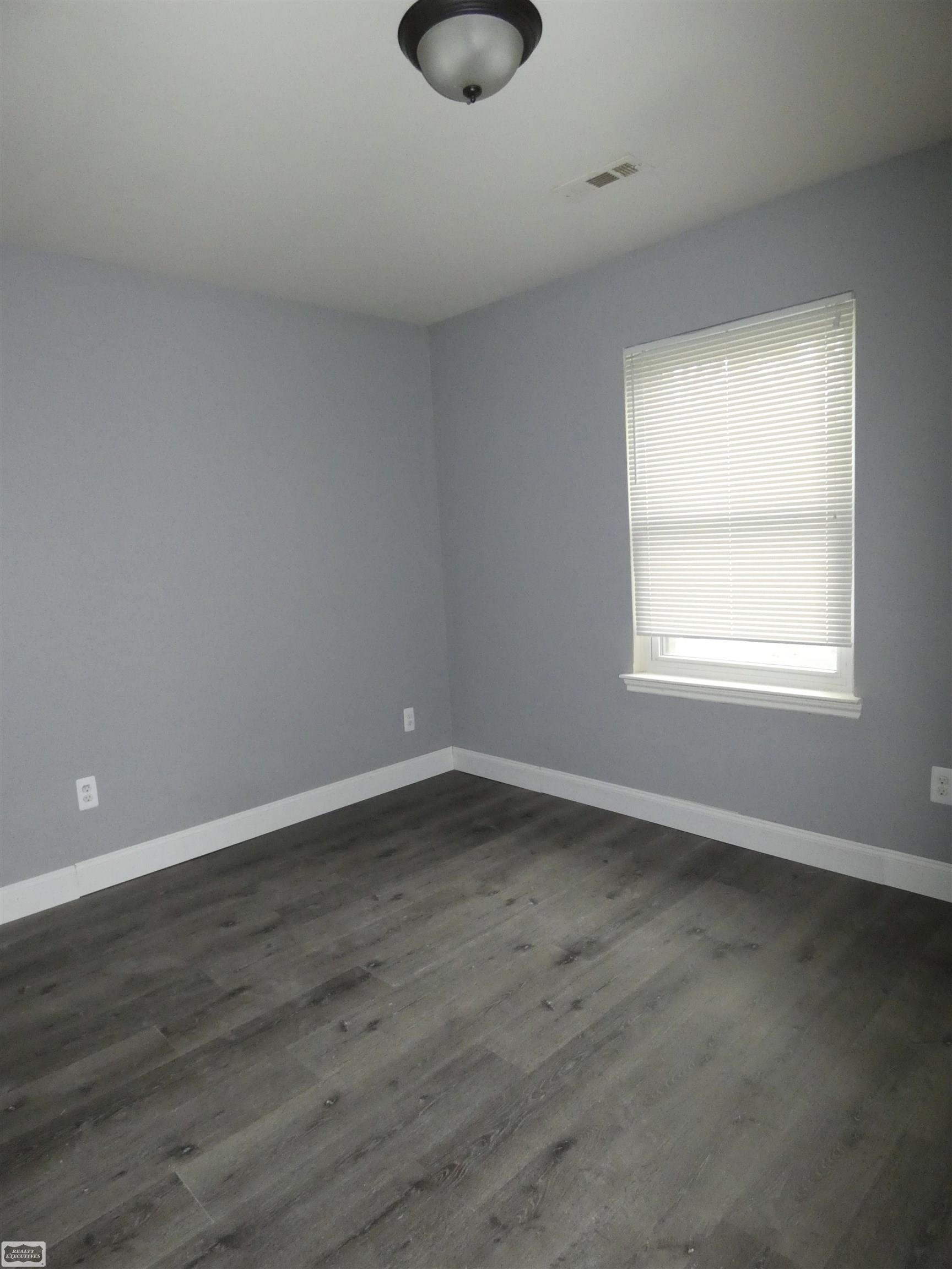 23632 Cottrell Clinton Township, MI 48035 - Photo 9 of 12