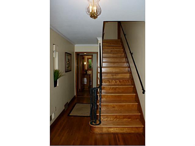 2549 Wexford Road Columbus, OH 43221 - Photo 3 of 22