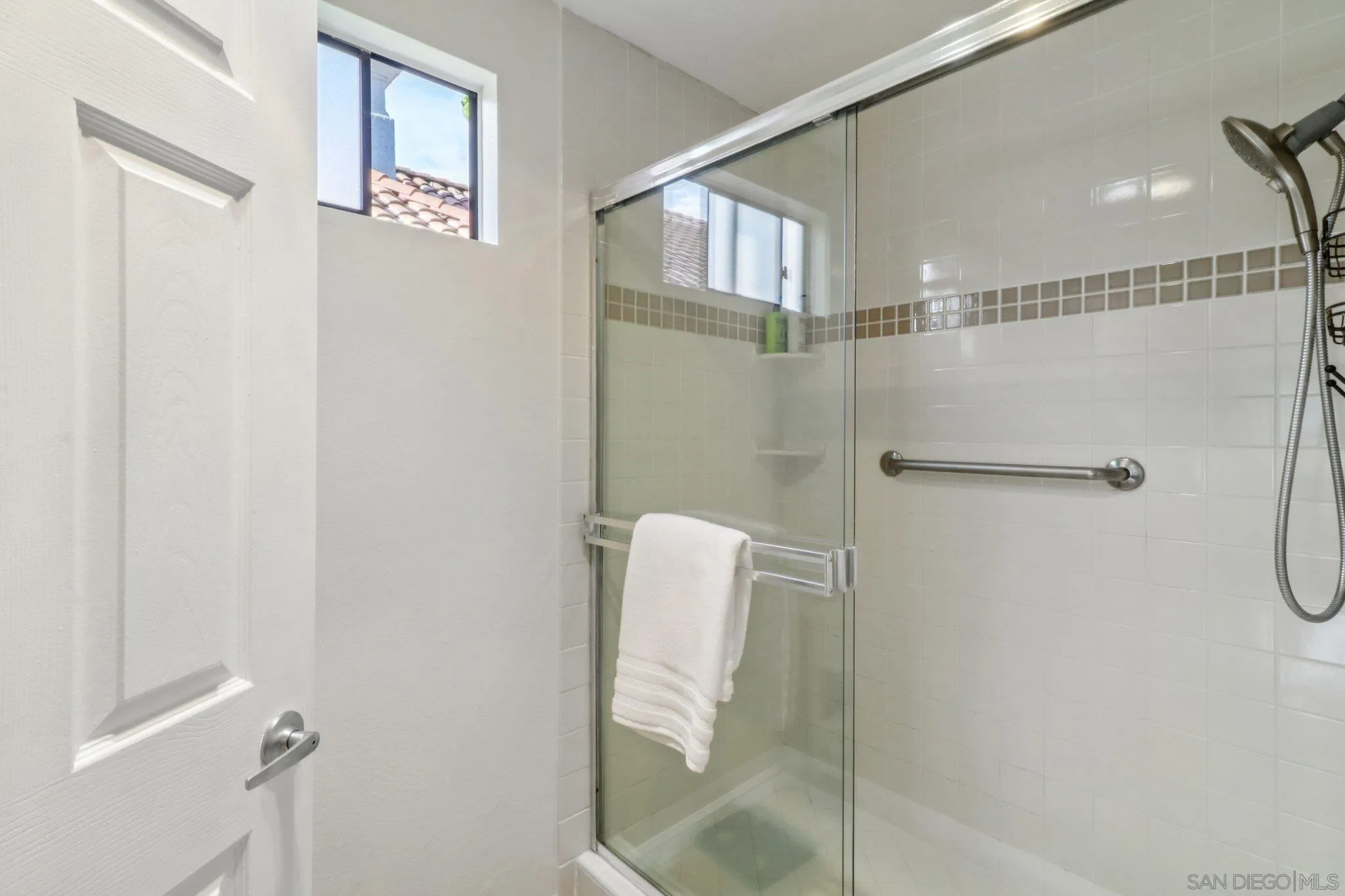 2829 Forest View Way Carlsbad, CA 92008 - Photo 17 of 39 Primary Bath/Spa