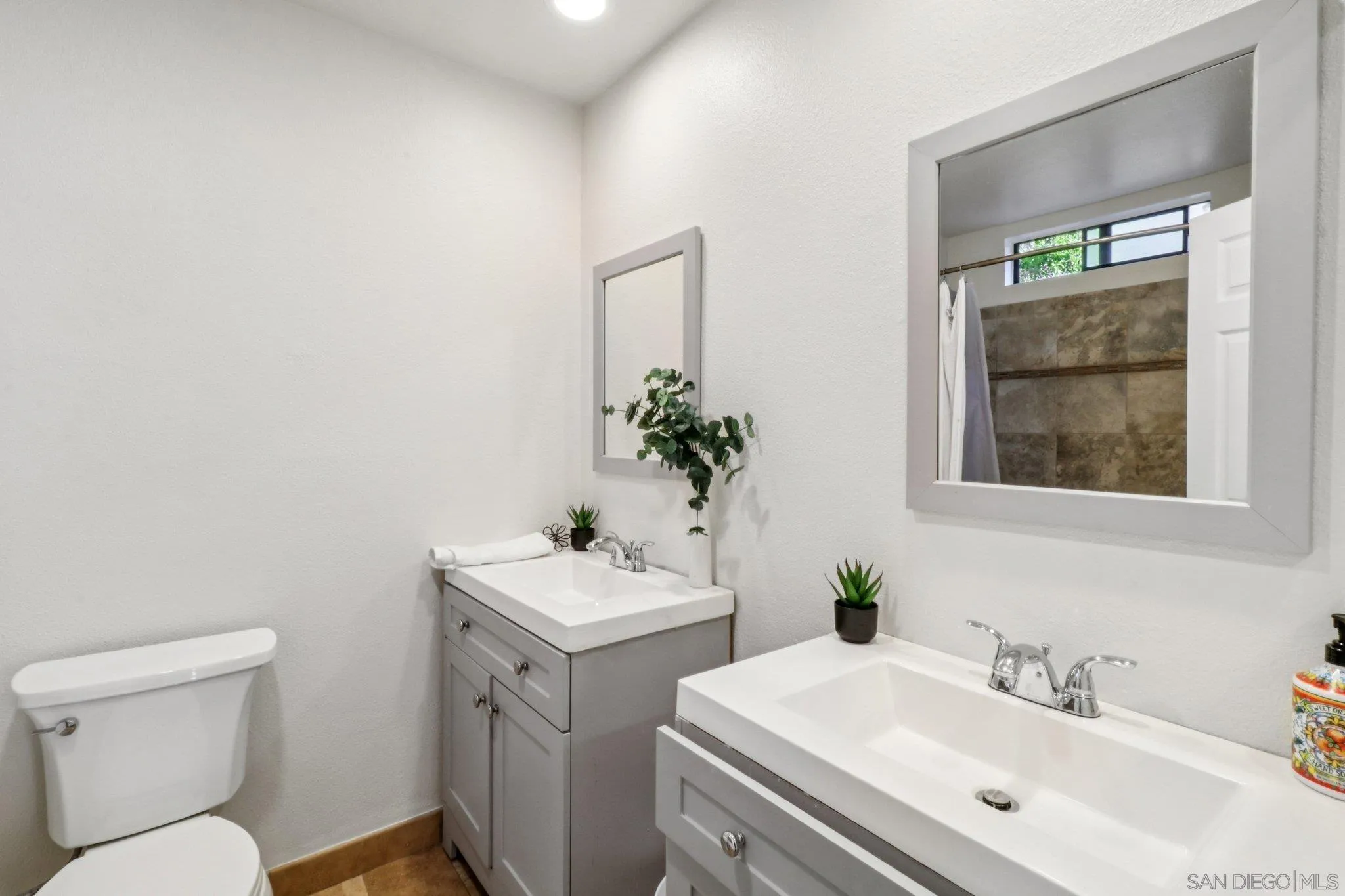 2829 Forest View Way Carlsbad, CA 92008 - Photo 24 of 39 Bathroom