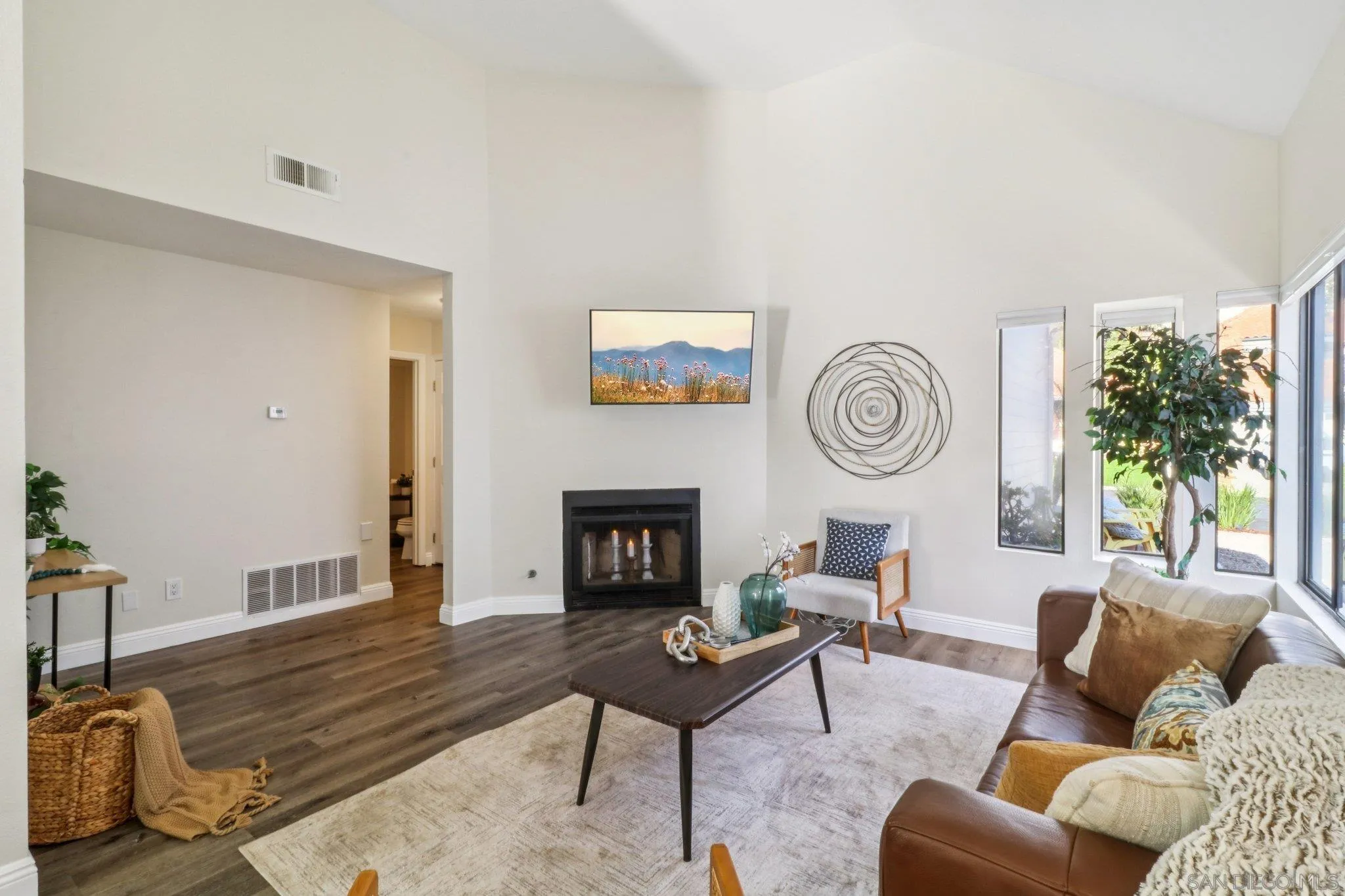 2829 Forest View Way Carlsbad, CA 92008 - Photo 6 of 39 Living Room