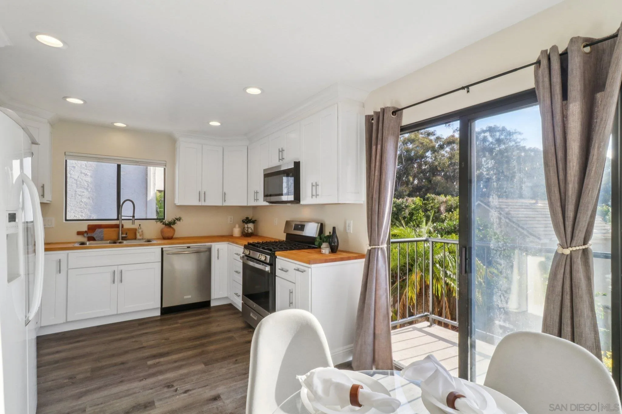 2829 Forest View Way Carlsbad, CA 92008 - Photo 10 of 39 Kitchen