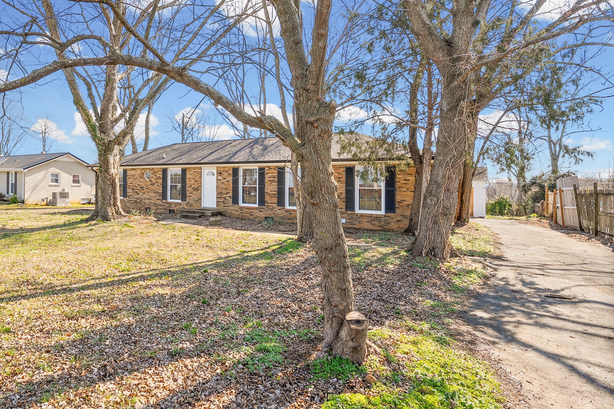 214 Cunningham Lane Clarksville, TN 37042 - Photo 2 of 37