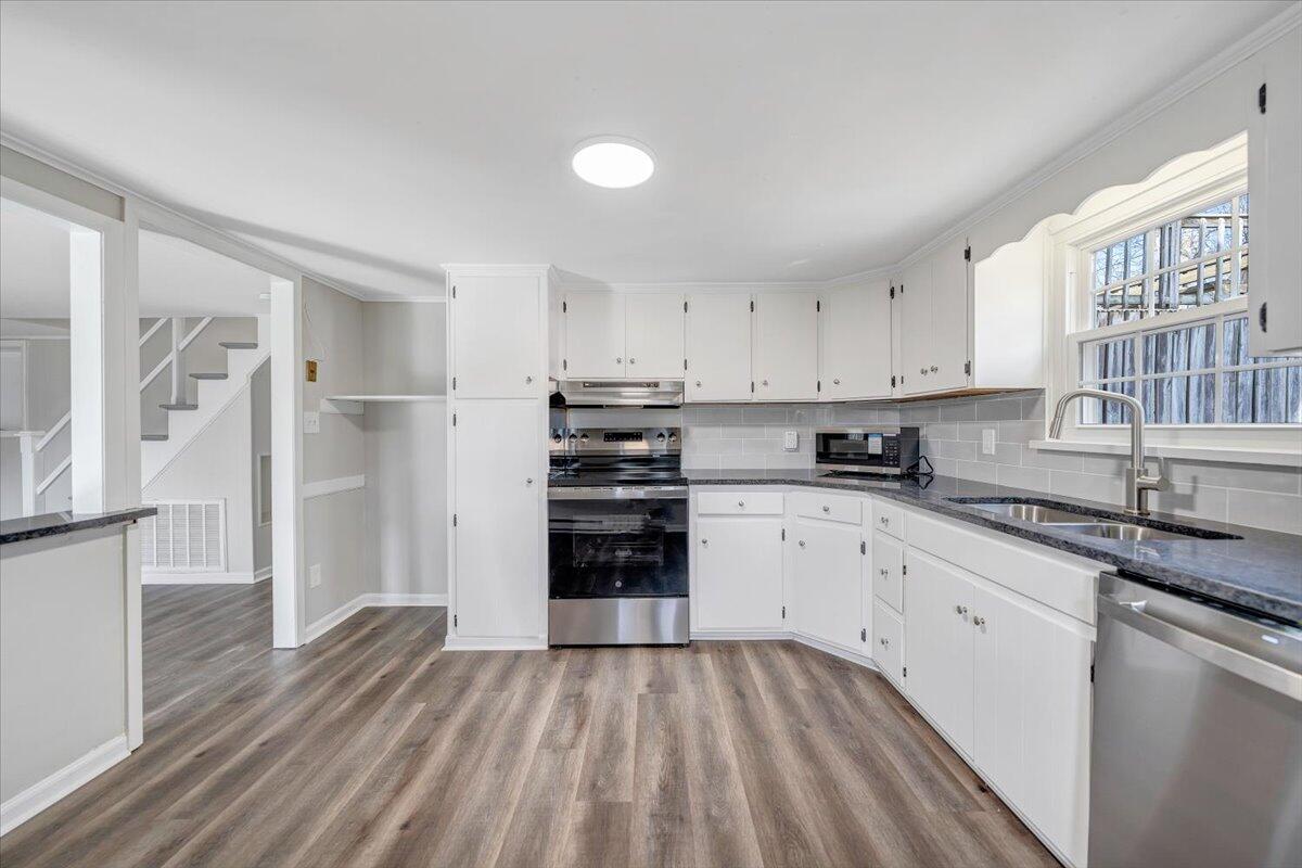 4315 Cravens Creek Road Southwest Roanoke, VA 24018 - Photo 12 of 43 10-MIB04711