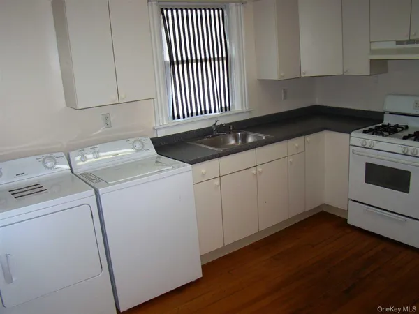 $1,800 | 10 Worrall Avenue, Unit 2, Poughkeepsie, NY 12603
