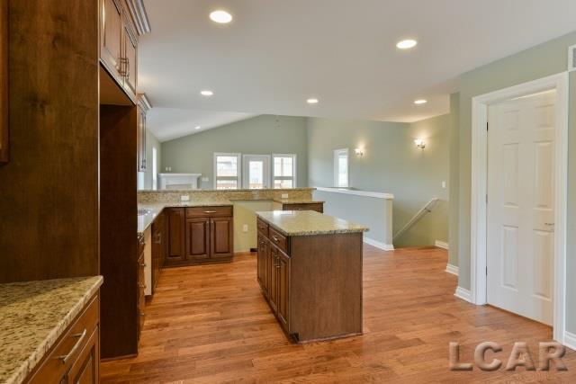 1016 Ridgeview Drive, Unit 30 Tecumseh, MI 49286 - Photo 3 of 35