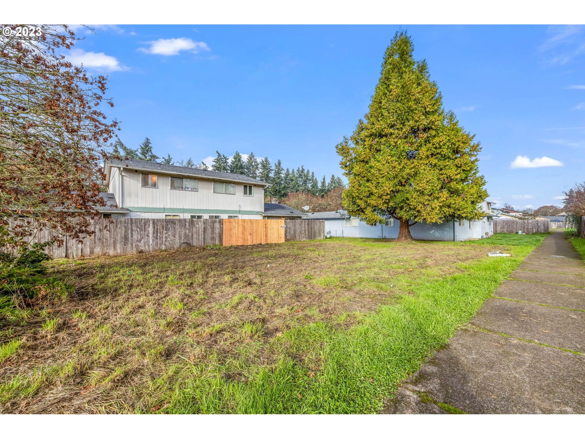 993 North Cloverleaf Loop Springfield, OR 97477 - Photo 3 of 13 Gallery Image 3