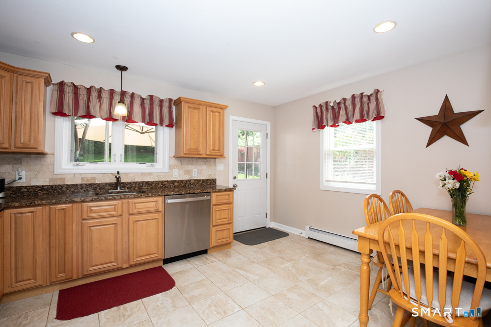 154 Meeting House Hill Road Durham, CT 06422 - Photo 11 of 37 Kitchen