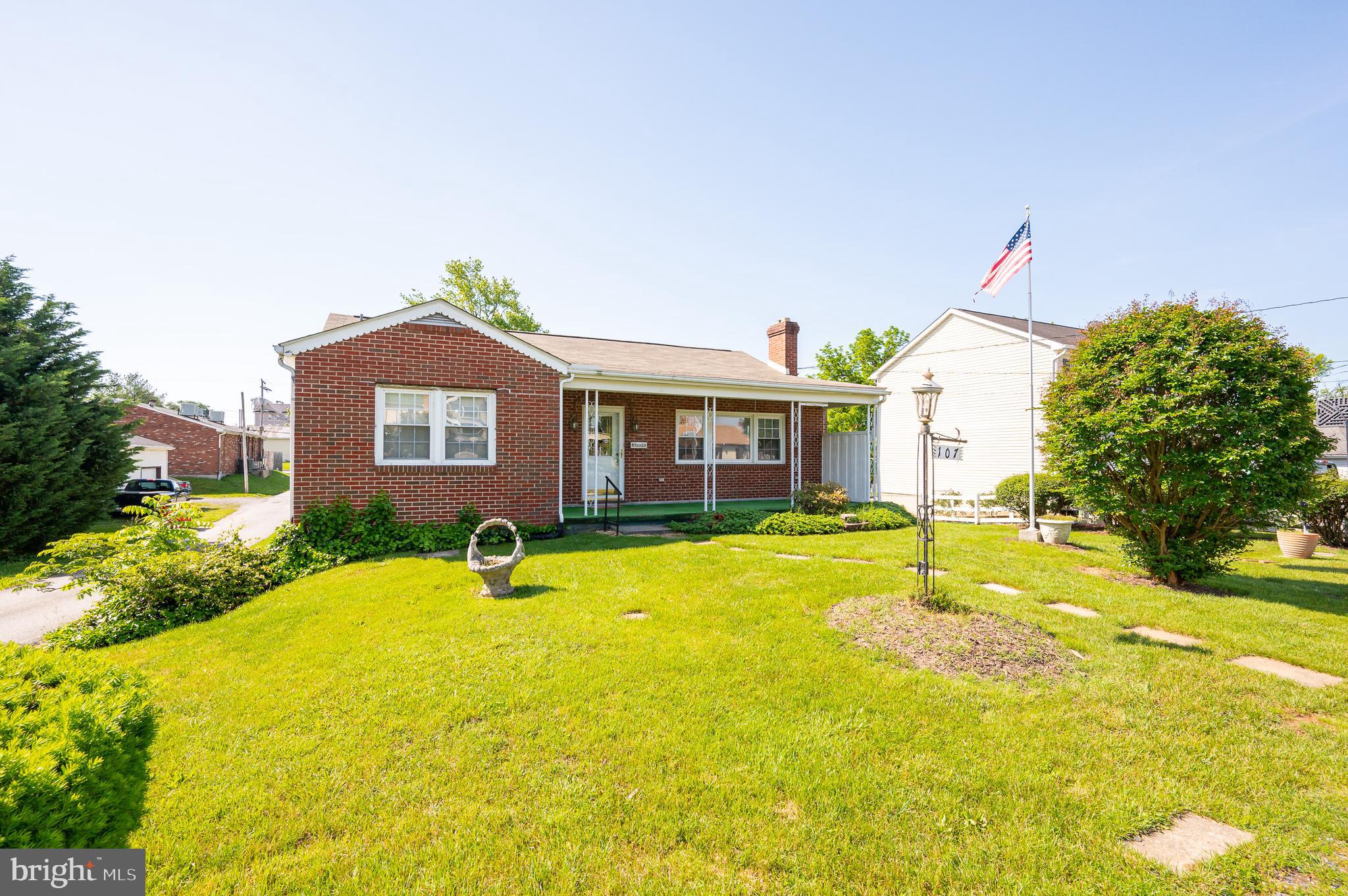 107 West 6th Avenue Ranson, WV 25438 - Photo 4 of 77