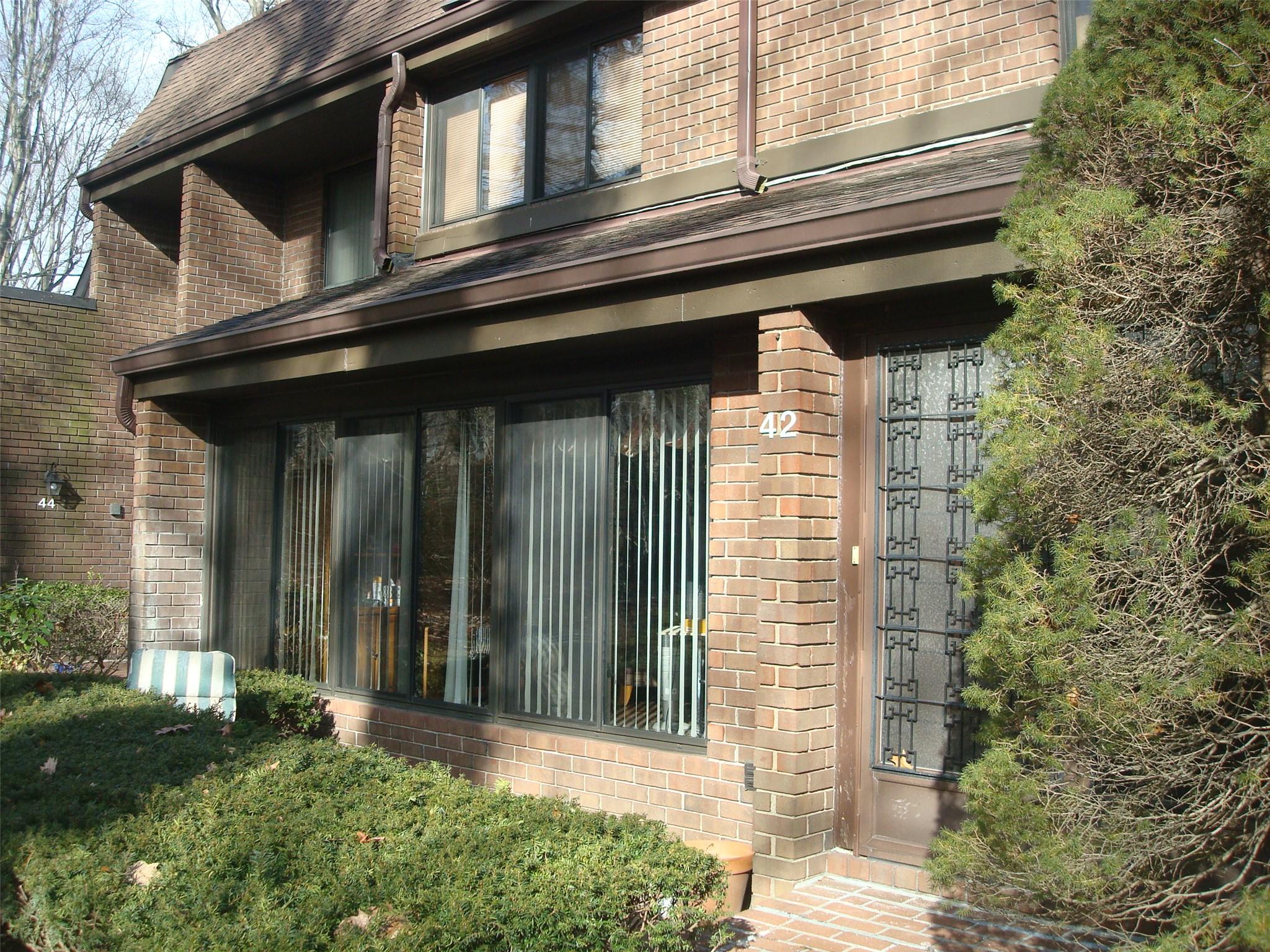42 Fox Ridge Roslyn, NY 11576 - Photo 1 of 1 View of entrance to property