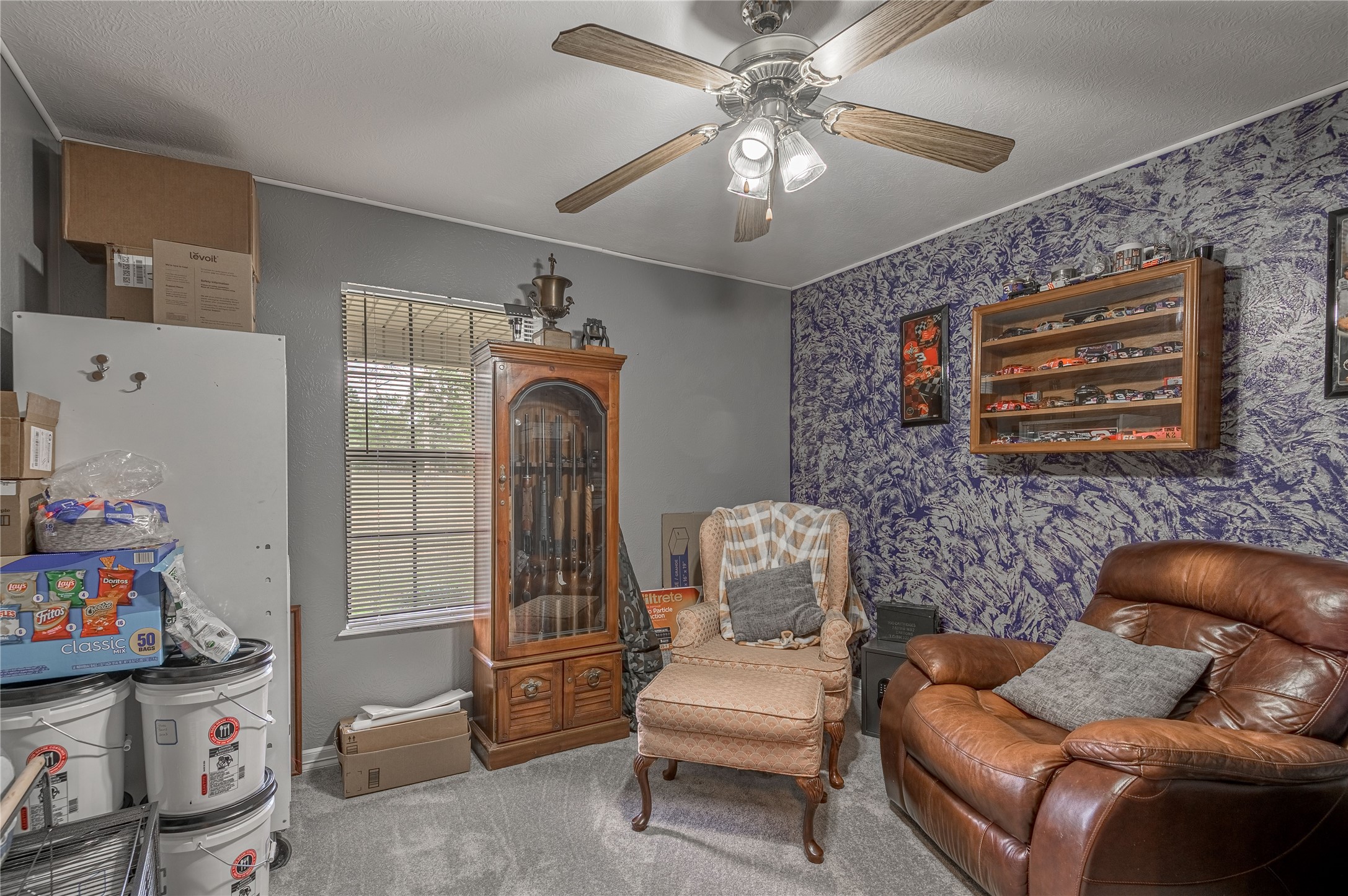 70 William Thomas Road Huntsville, TX 77320 - Photo 27 of 50 a living room with furniture and a chandelier