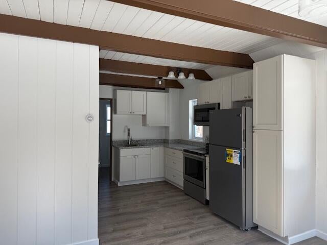 332 West Sheridan Road Petoskey, MI 49770 - Photo 3 of 5 kitchen (1)