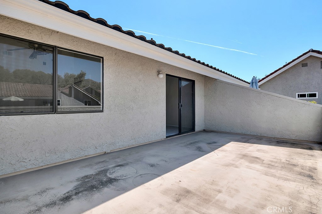 905 Thistlegate Road Oak Park, CA 91377 - Photo 28 of 34