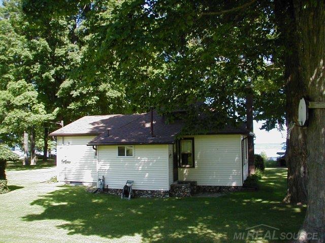 2304 North Lakeshore Road Applegate, MI 48401 - Photo 2 of 6