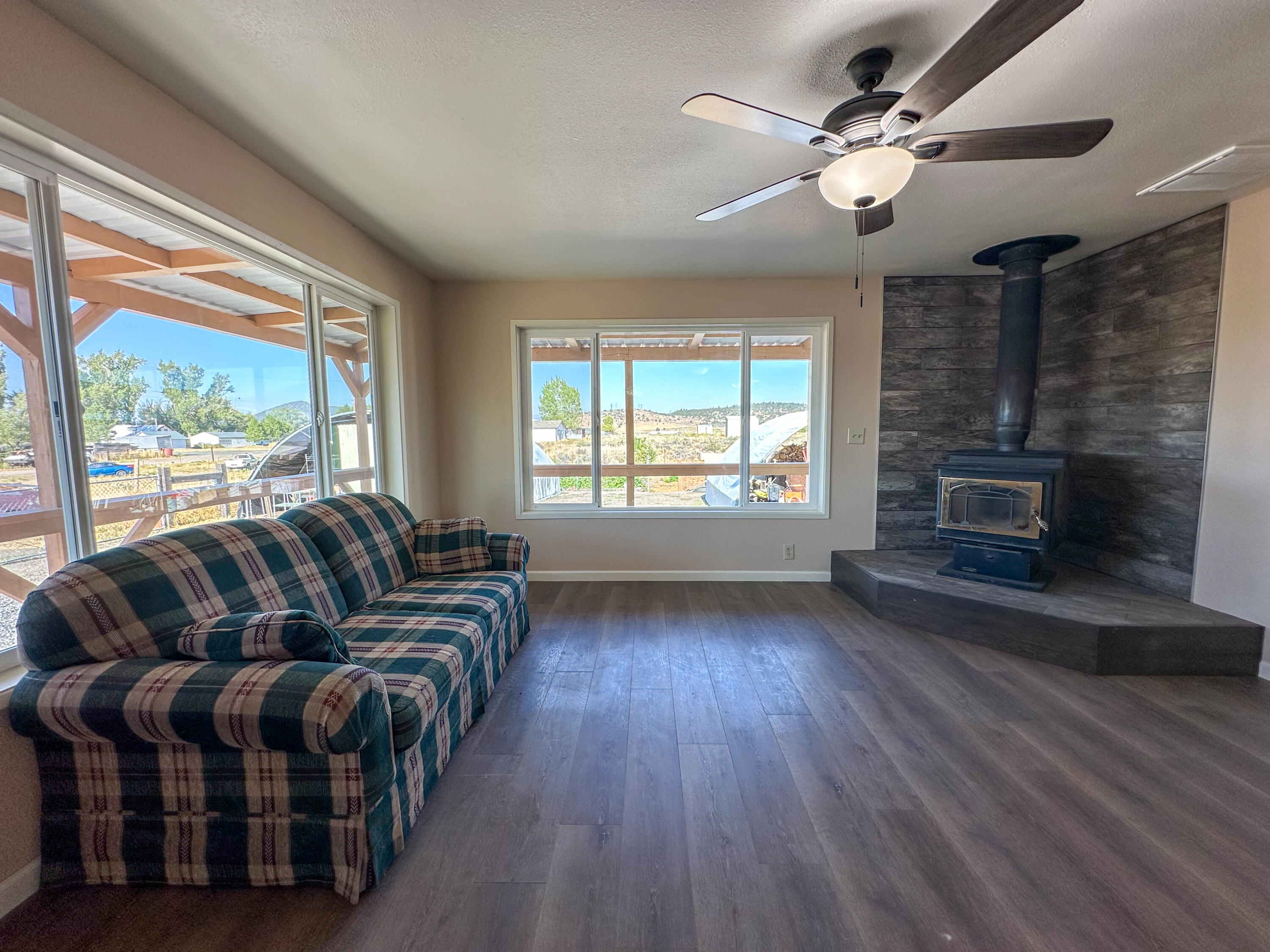 23939 Yellow Jacket Springs Road Beatty, OR 97621 - Photo 11 of 72 Living Room