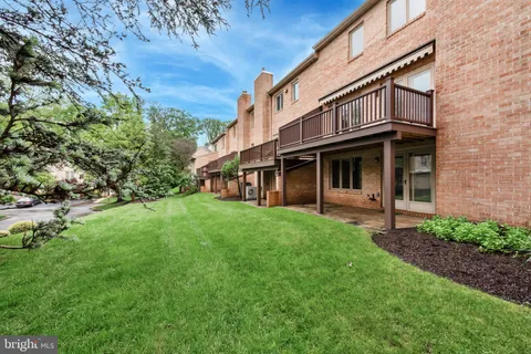 a view of an house with backyard porch and garden