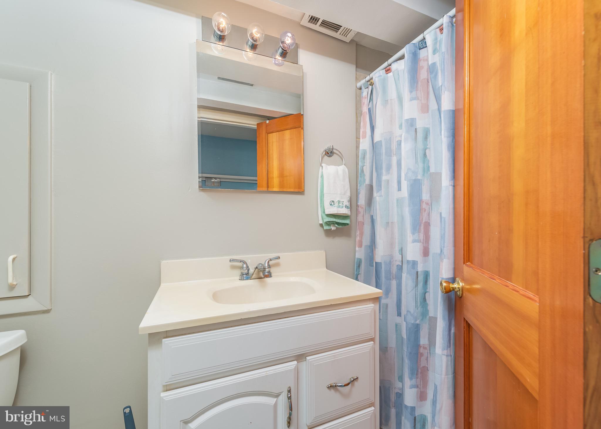 8003 Shore Road Baltimore, MD 21222 - Photo 23 of 46