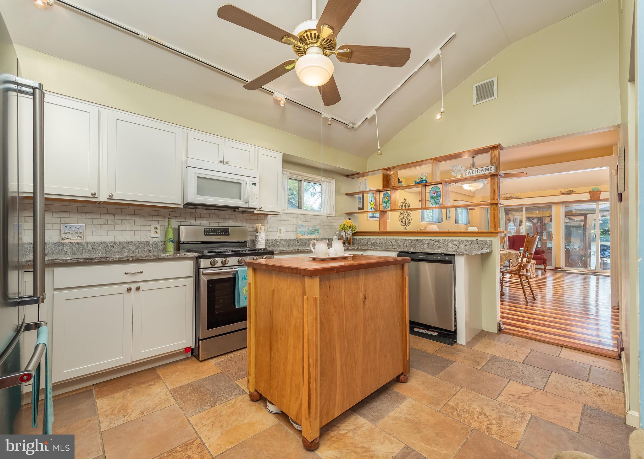 8003 Shore Road Baltimore, MD 21222 - Photo 4 of 46