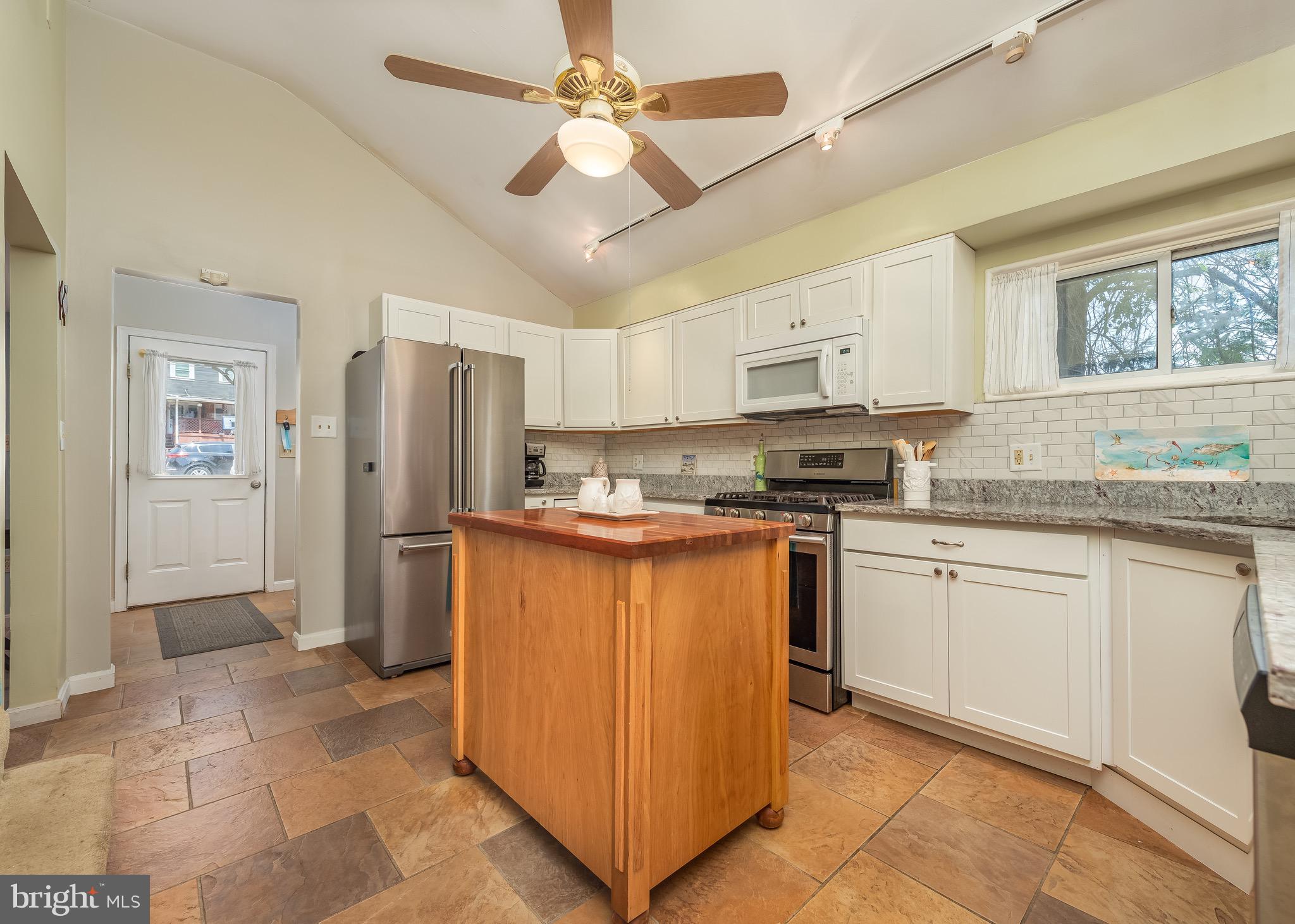 8003 Shore Road Baltimore, MD 21222 - Photo 5 of 46