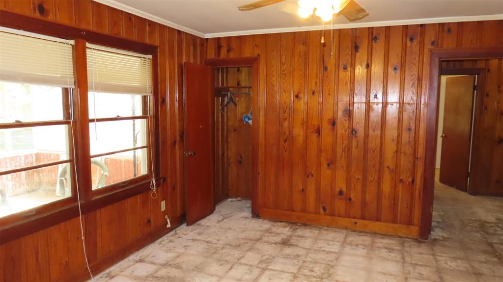 107 6th Street Northeast Springhill, LA 71075 - Photo 3 of 19 a view of an entryway with wooden floor