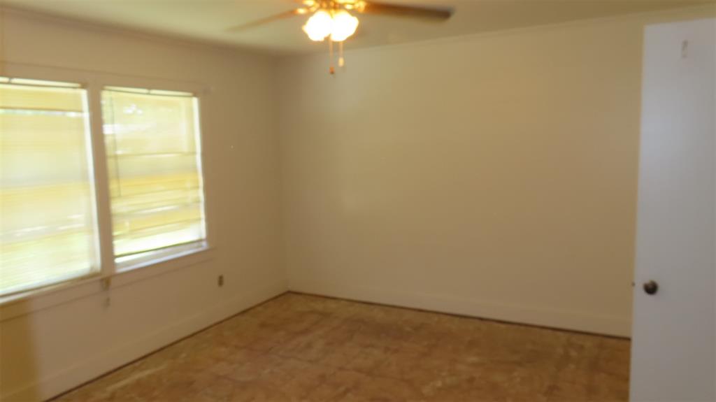 107 6th Street Northeast Springhill, LA 71075 - Photo 9 of 19 an empty room with a window