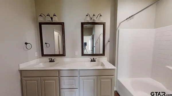 $1,950 | 5401 Briarcove Drive, Tyler, TX 75703