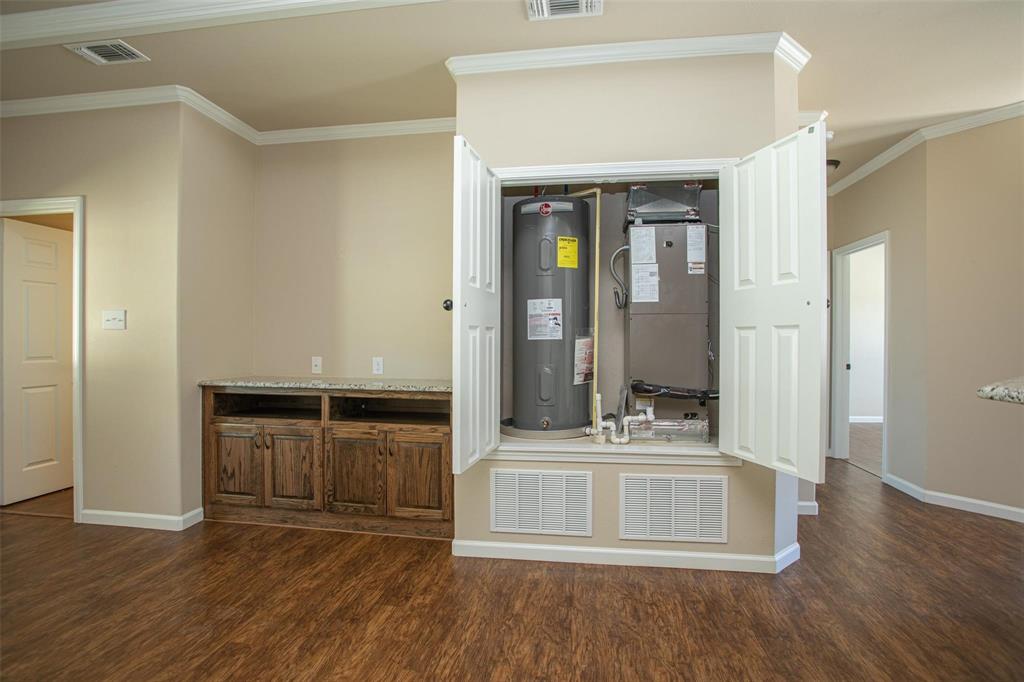 455 Neals Hill Road Oak Ridge, TX 76240 - Photo 15 of 19 a bathroom with a sink and a mirror