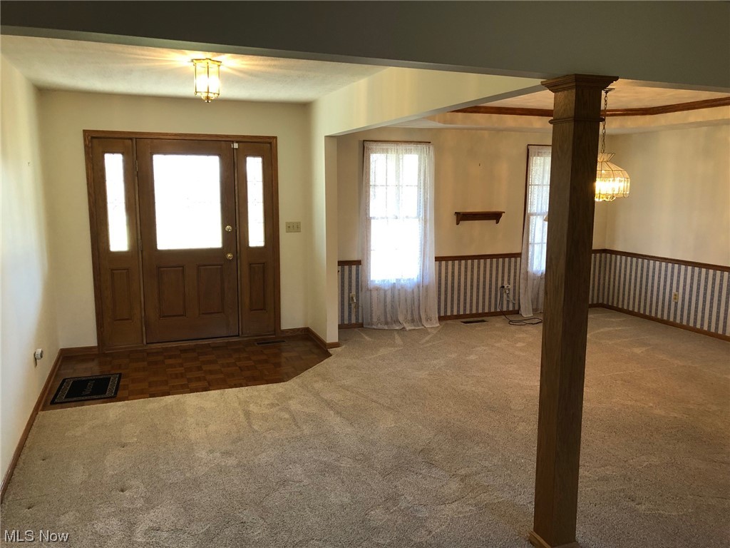 1859 Steffy Road Mogadore, OH 44260 - Photo 4 of 21 Foyer entrance with leaded glass front door