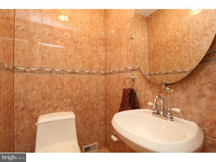 825 Selmer Road Philadelphia, PA 19116 - Photo 22 of 25 Bathroom