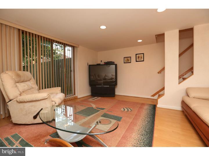 825 Selmer Road Philadelphia, PA 19116 - Photo 4 of 25 Family Room