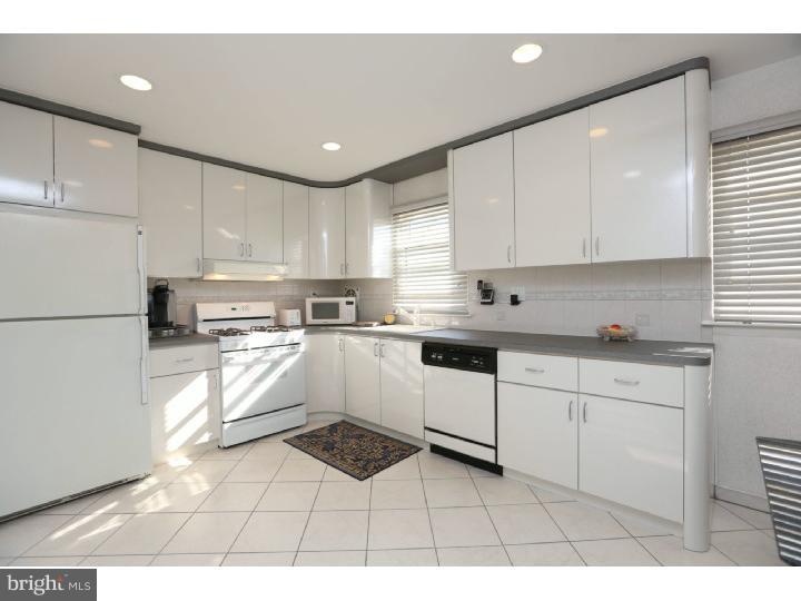 825 Selmer Road Philadelphia, PA 19116 - Photo 10 of 25 Kitchen