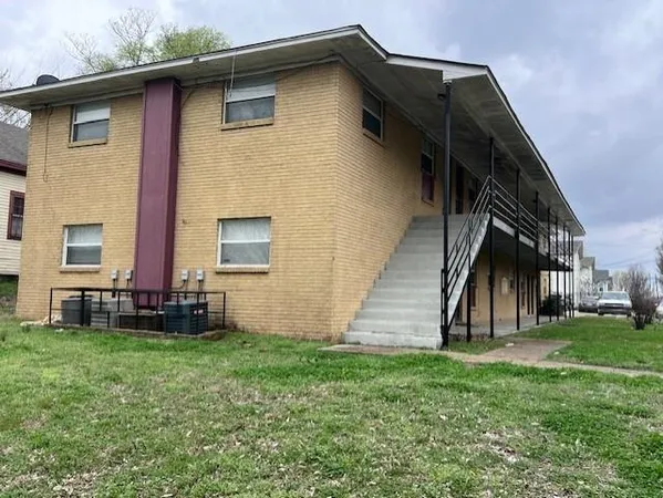 a view of house with a yard