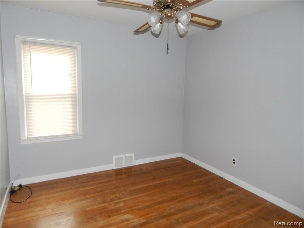 29531 Kelly Road Roseville, MI 48066 - Photo 14 of 15 29531 KELLY RD (16).JPG