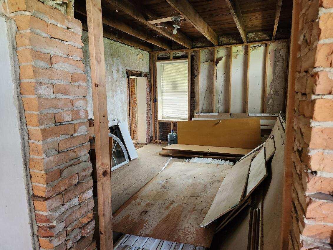 1200 Markley Road London, OH 43140 - Photo 28 of 43 Solid Brick Walls