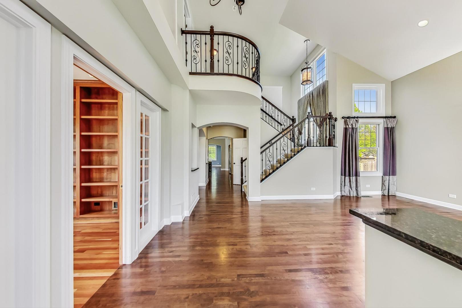 712 Pfingsten Road Glenview, IL 60025 - Photo 2 of 29 Gallery Image 2