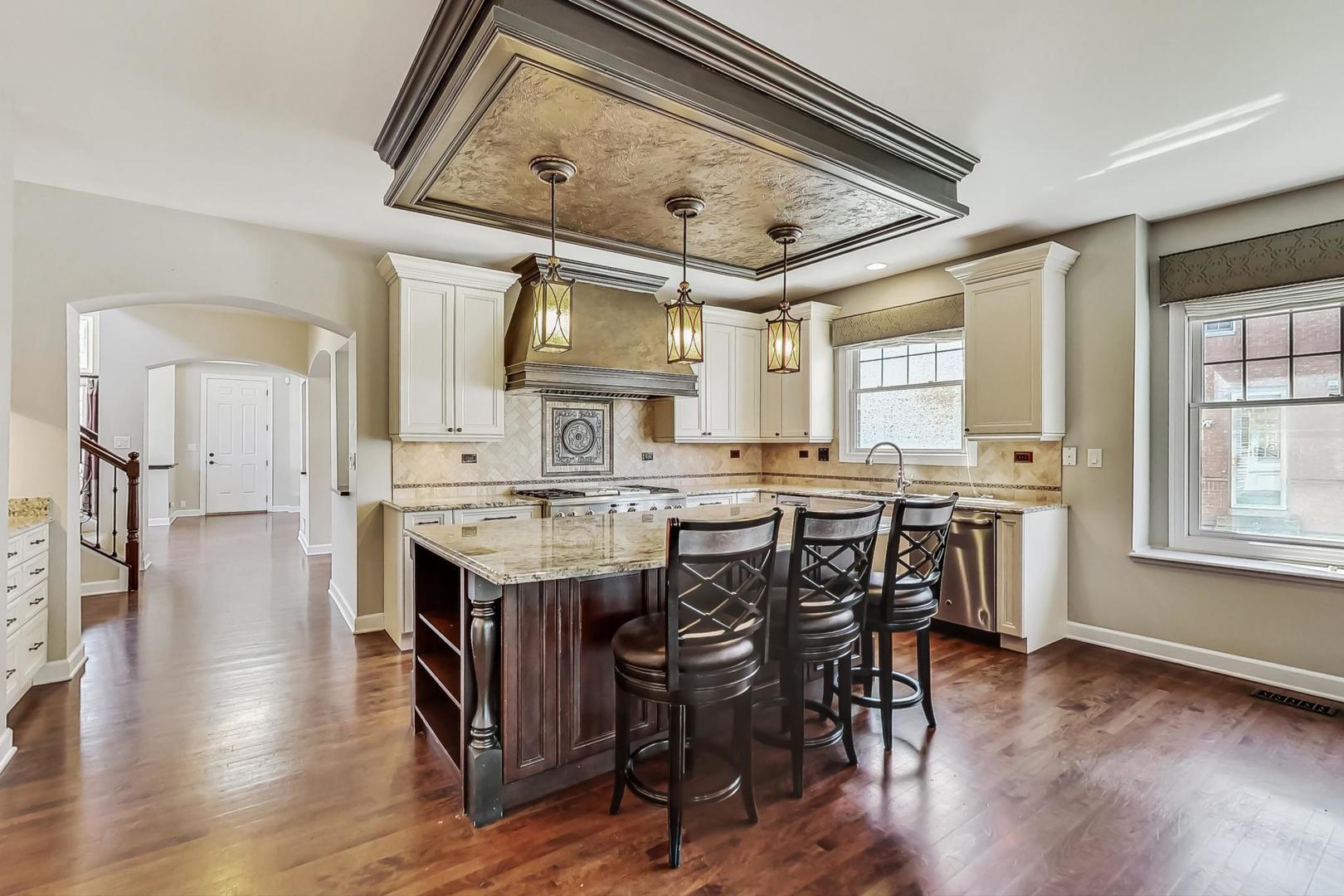 712 Pfingsten Road Glenview, IL 60025 - Photo 5 of 29 Gallery Image 5