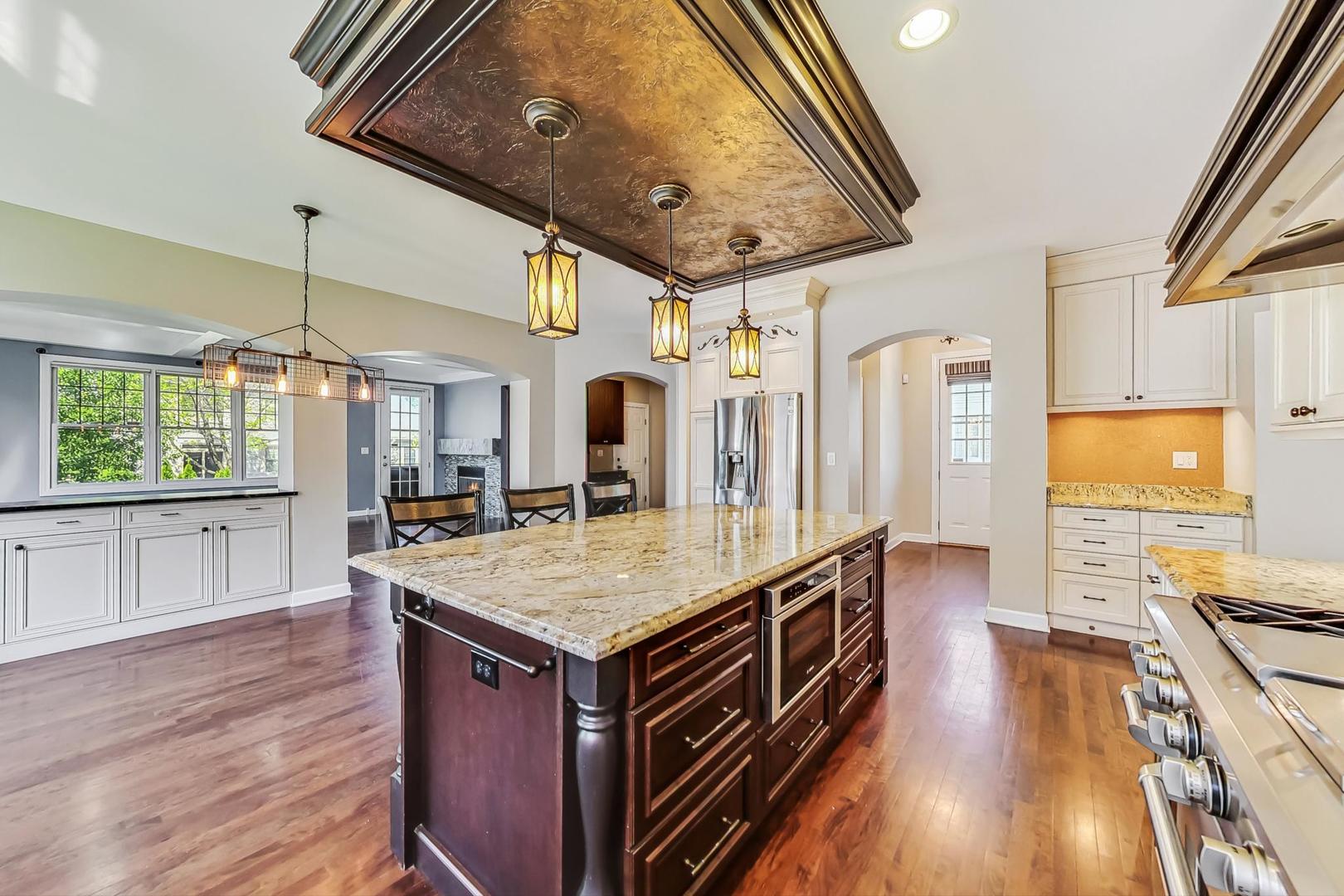 712 Pfingsten Road Glenview, IL 60025 - Photo 7 of 29 Gallery Image 7