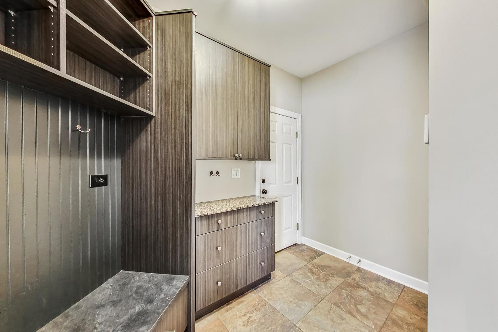 712 Pfingsten Road Glenview, IL 60025 - Photo 10 of 29 Gallery Image 10
